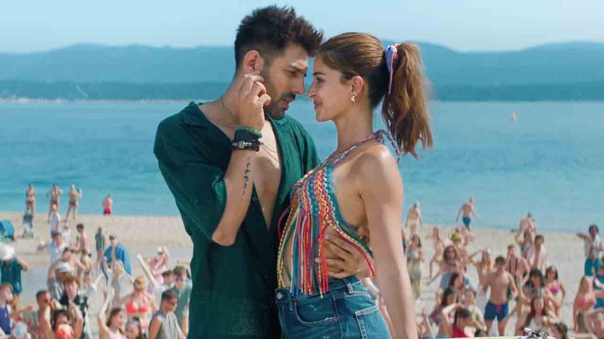 Kartik-Ananya's Sizzling Hook Step: 'Tu Meri Main Tera' Title Track Sets Screens on Fire!
