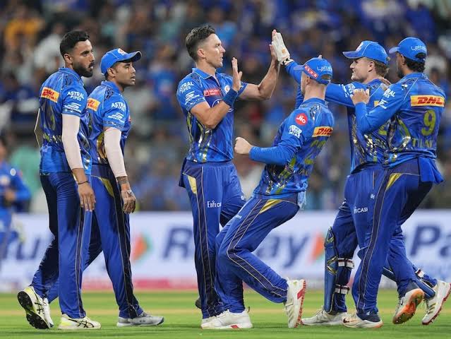 Kolkata Knight Riders Struggle at 41/4 in Powerplay Against Lethal Bowling Attack