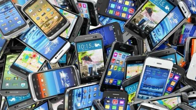 India Rings in a Record: Mobile Phone Exports Cross ₹2 Lakh Crore Mark!