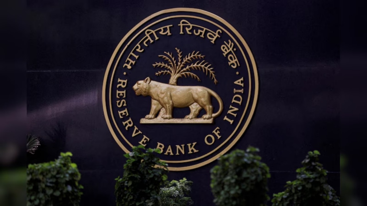 Cash Comeback? RBI’s Latest Data Shows Currency Growth Outpacing Digital—What’s Behind the Surge?