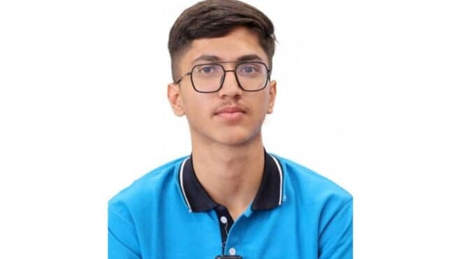 Mahesh Kumar Tops NEET UG 2025 With 686 Marks, Rajasthan Celebrates a New Medical Star