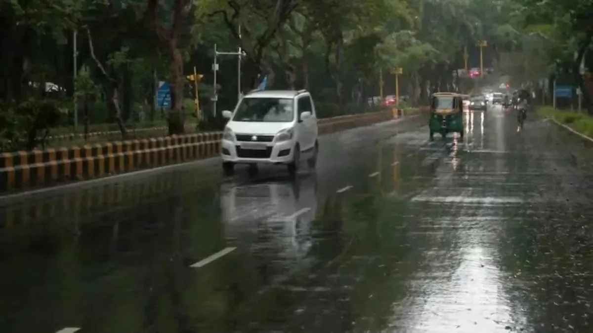 Monsoon Magic Arrives Early: Delhi-NCR Greets Rain Relief with Thunder and Cloud Cover