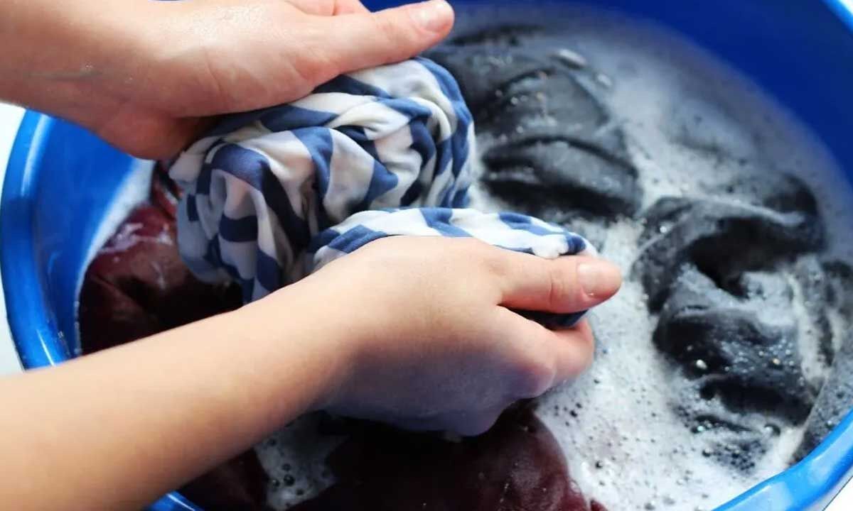 Winter Laundry Without the Pain: Simple Habits to Keep Your Hands Warm, Safe & Healthy