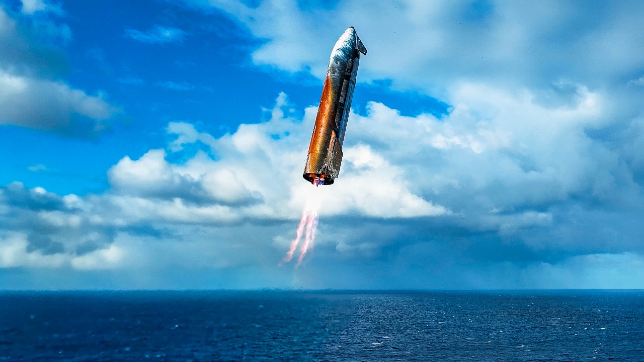 Starship Soars, Hovers, And Splashes: SpaceX Nails Super Heavy Booster Test