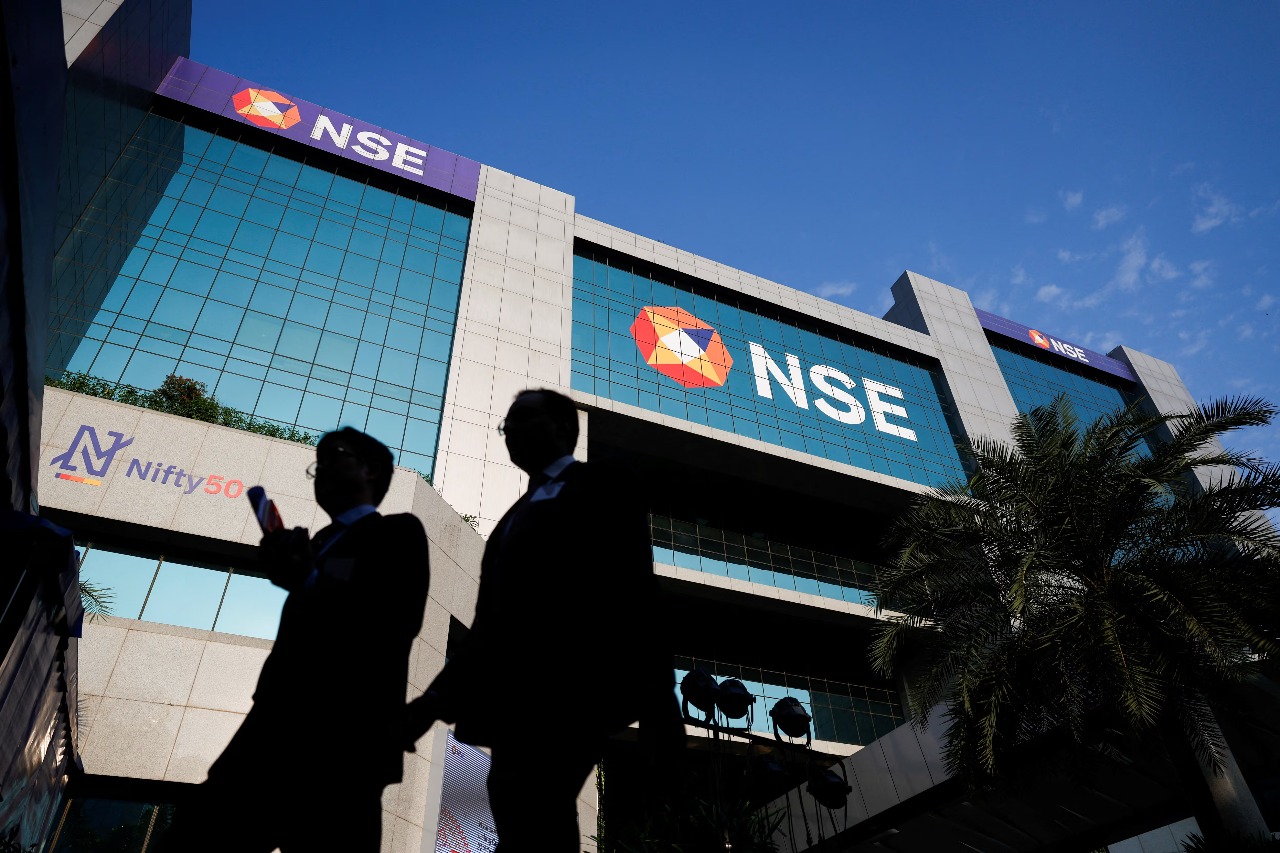 Indian Markets Poised for Flat Open as Global Cues Remain Mixed