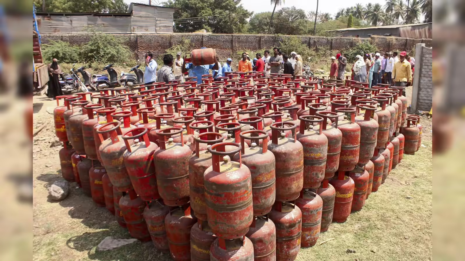 India Steps Up LPG Procurement Amid Supply Concerns