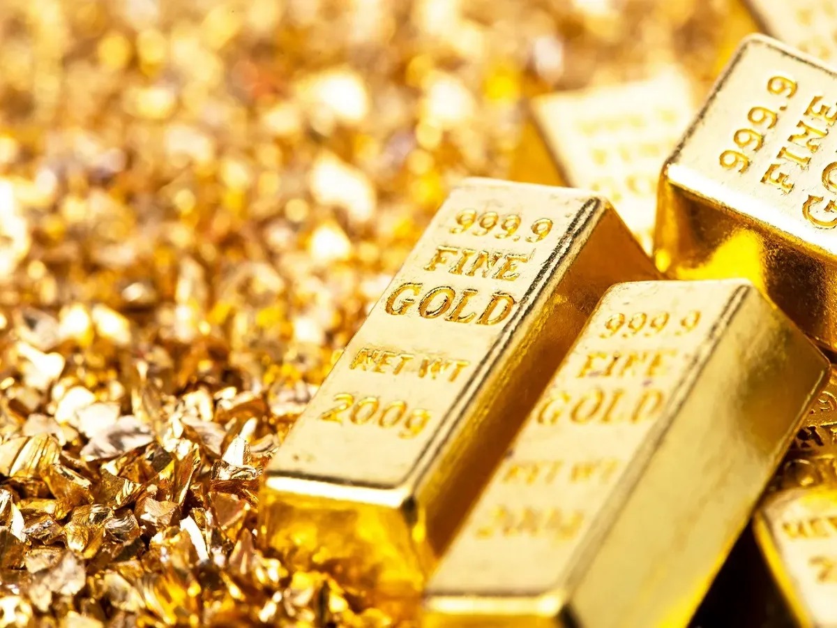 Golden Rally Cools As Prices Dip After Record Surge