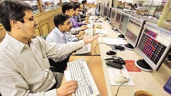 Market Pulse at Noon: IT Blues Meet Metal & Pharma Hues on a Volatile Day
