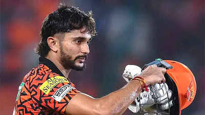 SRH Struggle at 128/5 in 14.2 Overs Against LSG