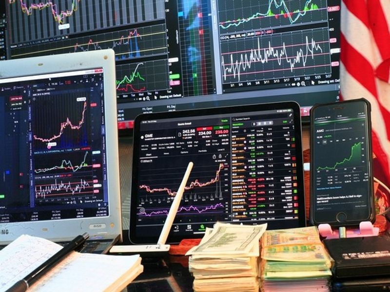 Market Turbulence: Nvidia Soars, Trump Tariffs Loom, and GIFT Nifty Signals Caution
