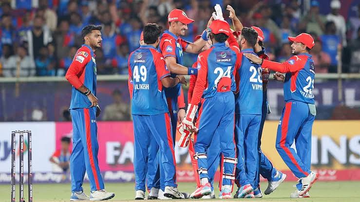 SRH Stumbles Early as Mitchell Starc Strikes Twice in Powerplay