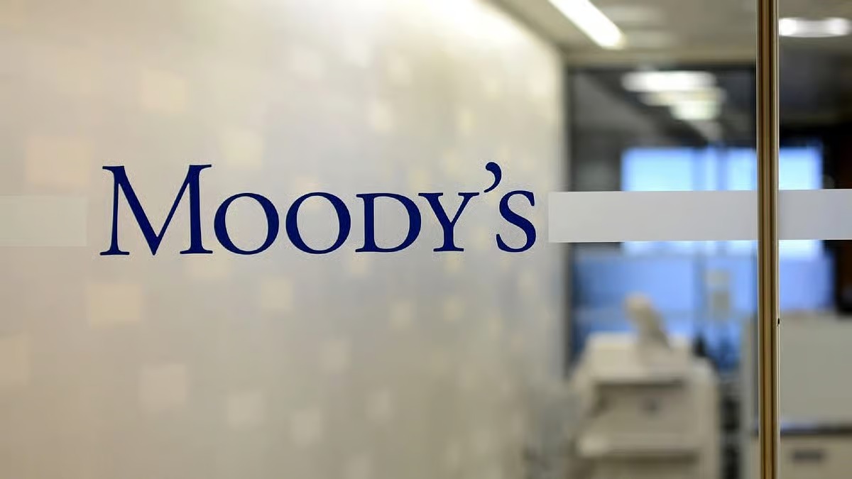 Moody's Affirms Tata Motors' Baa1 CFR But Changes Outlook To Negative: Credit Profile Under Pressure