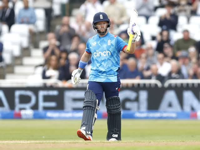 England Dominates at 200/2 in 30 Overs Against Australia in ICC Champions Trophy Clash