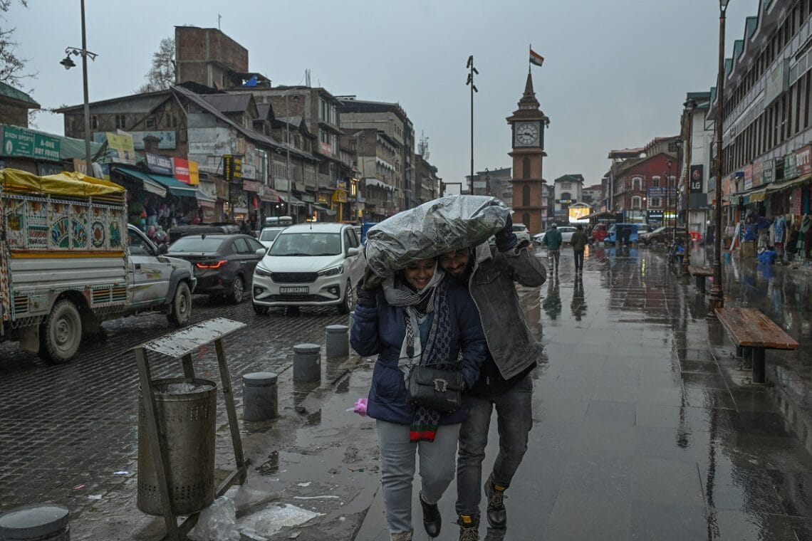 Kashmir's Cold Snap Judgment: Winter Makes a Comeback