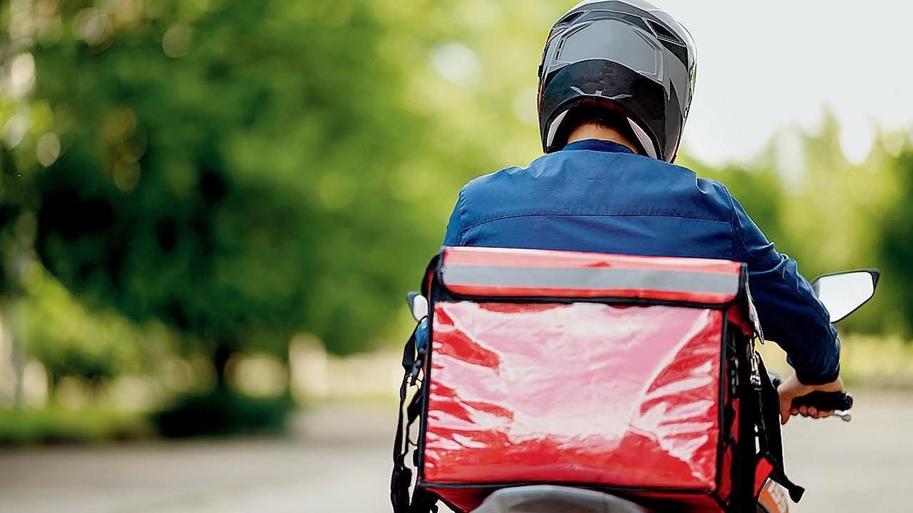 Delivery Apps on Notice: Mumbai Politicians Demand Action Against Rogue Delivery Agents