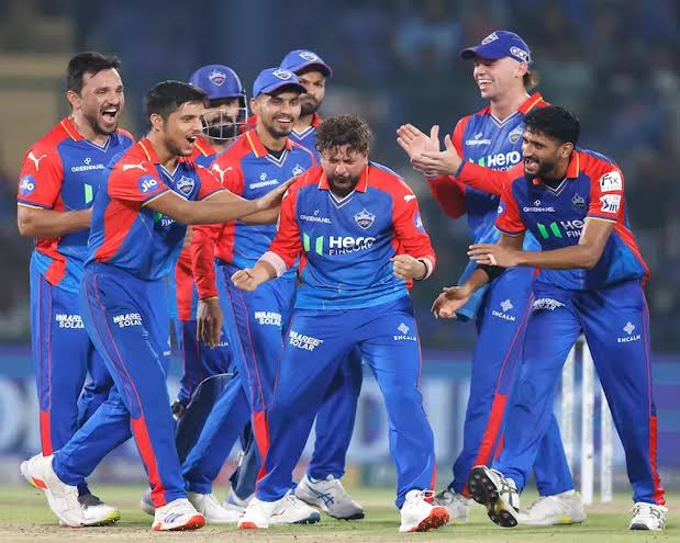 Mitchell Starc, Kuldeep Yadav Shine as Sunrisers Hyderabad Fold for 163
