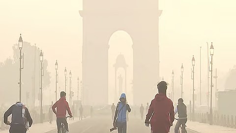 Delhi’s Morning Chill at 11.8°C, AQI Remains in ‘Poor’ Category