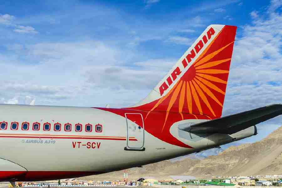Air India Flight with 150 Passengers Faces Harrowing Landing Attempt, Successfully Touches Down Safely in Gwalior on Second Try