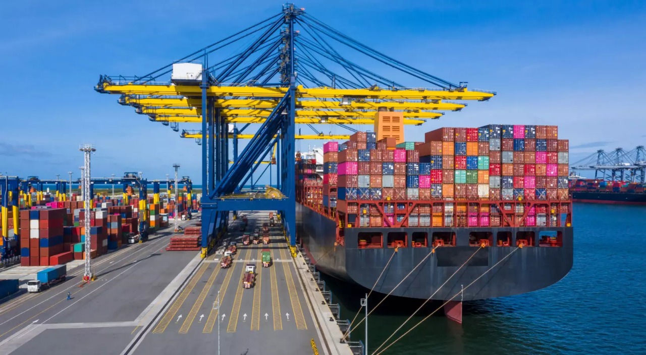 India Halts Transshipment Facility for Bangladeshi Cargo, Sparking Regional Concerns