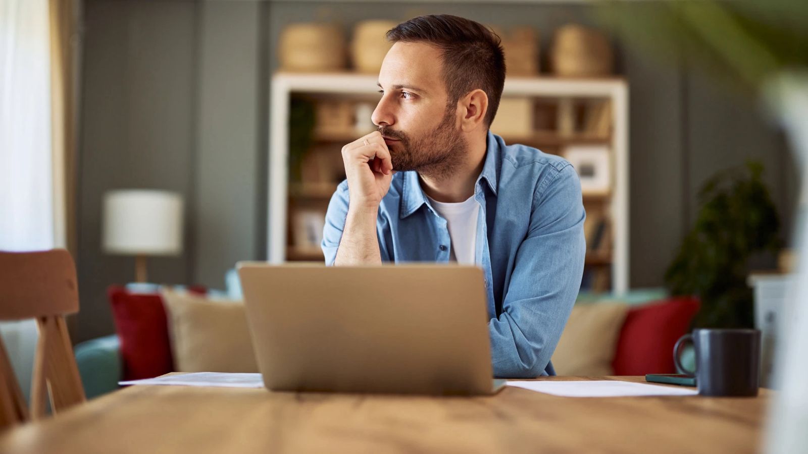 Choosing Calm Over Crowds: Psychology Finds Solitude Brings Peace, Not Isolation