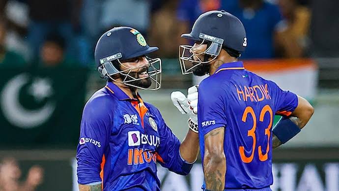 India Crosses 200 as Shreyas Iyer and Axar Patel Shine Amidst Fall of Wickets