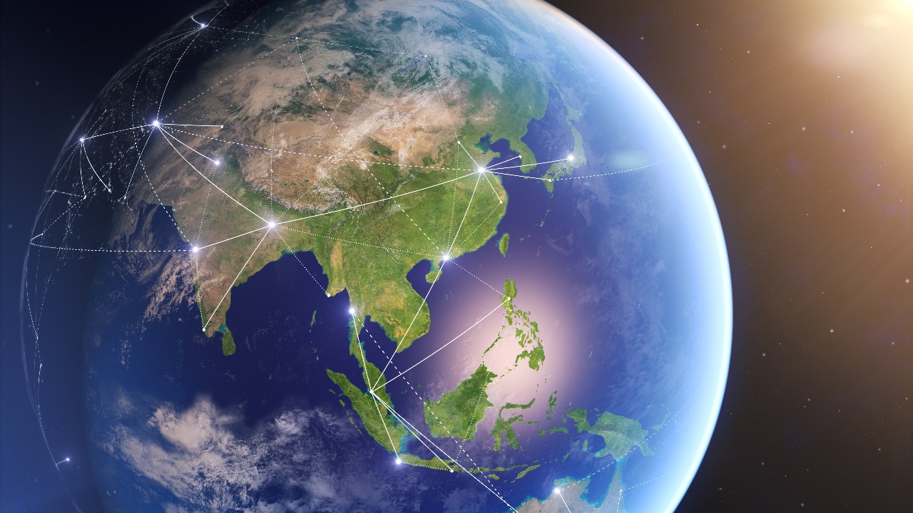 Global Trade Adapts: Companies Forge New Paths Amid Rising Protectionism