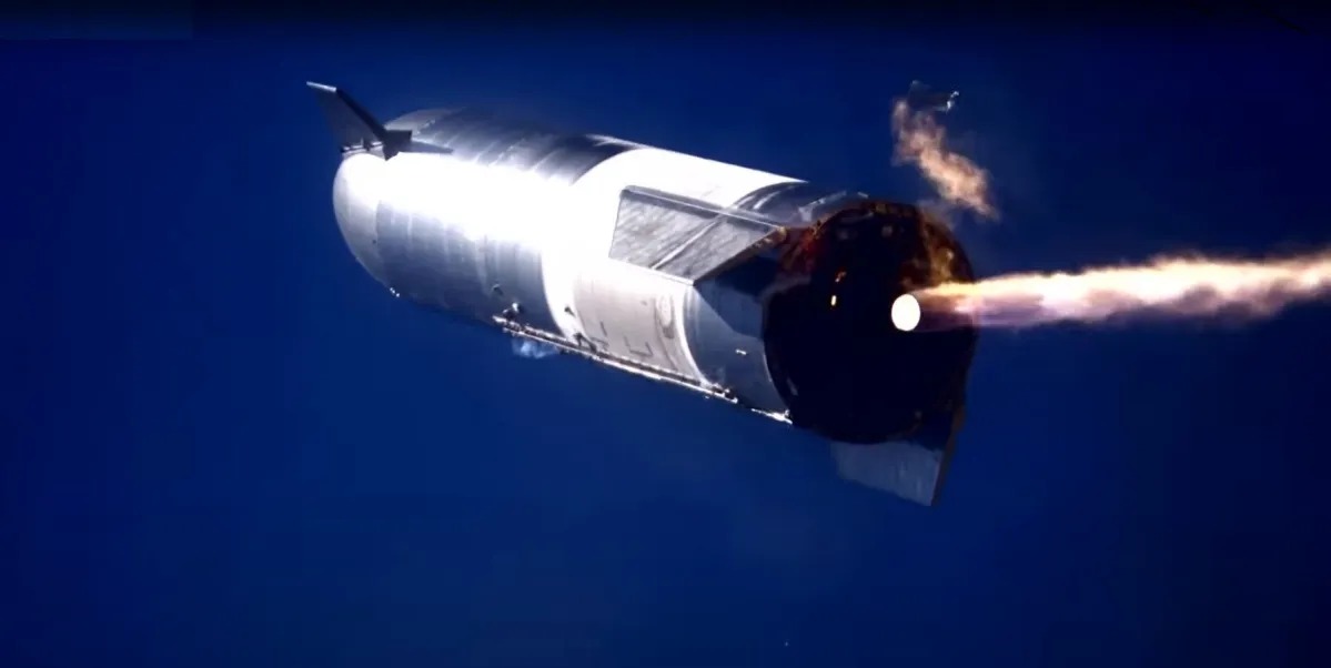 Rocket Drama Unfolds: Starship's Fiery Crash and Super Heavy's Stunning Save