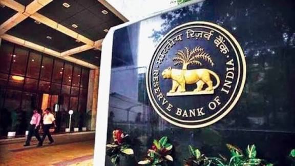 Record $127 Billion Lands Under FCNR-What’s Driving the Rush to India?