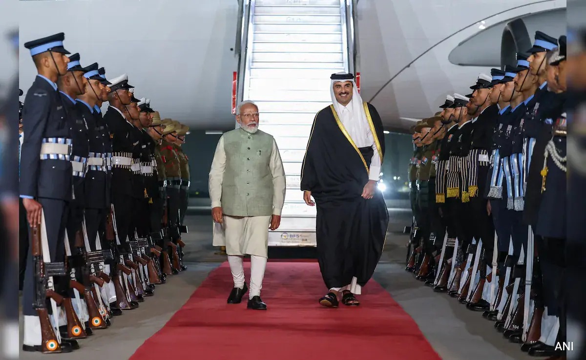 PM Modi's Unprecedented Welcome: Emir of Qatar Greeted at Delhi Airport