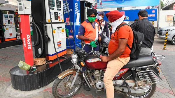 No Sudden Spikes: Fuel Rates Remain Unchanged in Major Metros