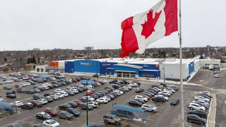 Resilience in Crisis: Canadians and Immigrants Rising Above Paycheque-to-Paycheque Challenges