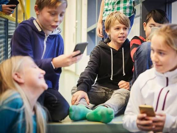 Sweden’s Smartphone Shutdown: Schools to Go Phone-Free Starting 2026