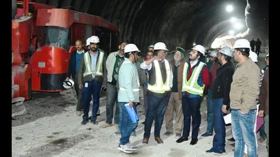 Vikramaditya Inspects Bhad-Ranghav Tunnel: Boosting Regional Connectivity