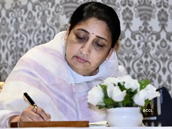 Maharashtra Govt’s New Work Culture Shift: 1-Year Maternity Leave Meets “Come Early, Go Early” Policy