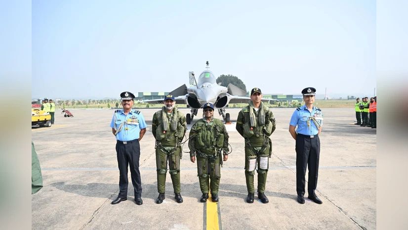 Sky High Honor: President Murmu Becomes First Indian Head of State to Fly in Rafale Fighter Jet