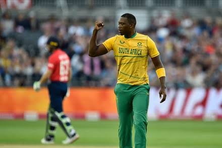 Jos Buttler Falls to Lungi Ngidi as England Struggles