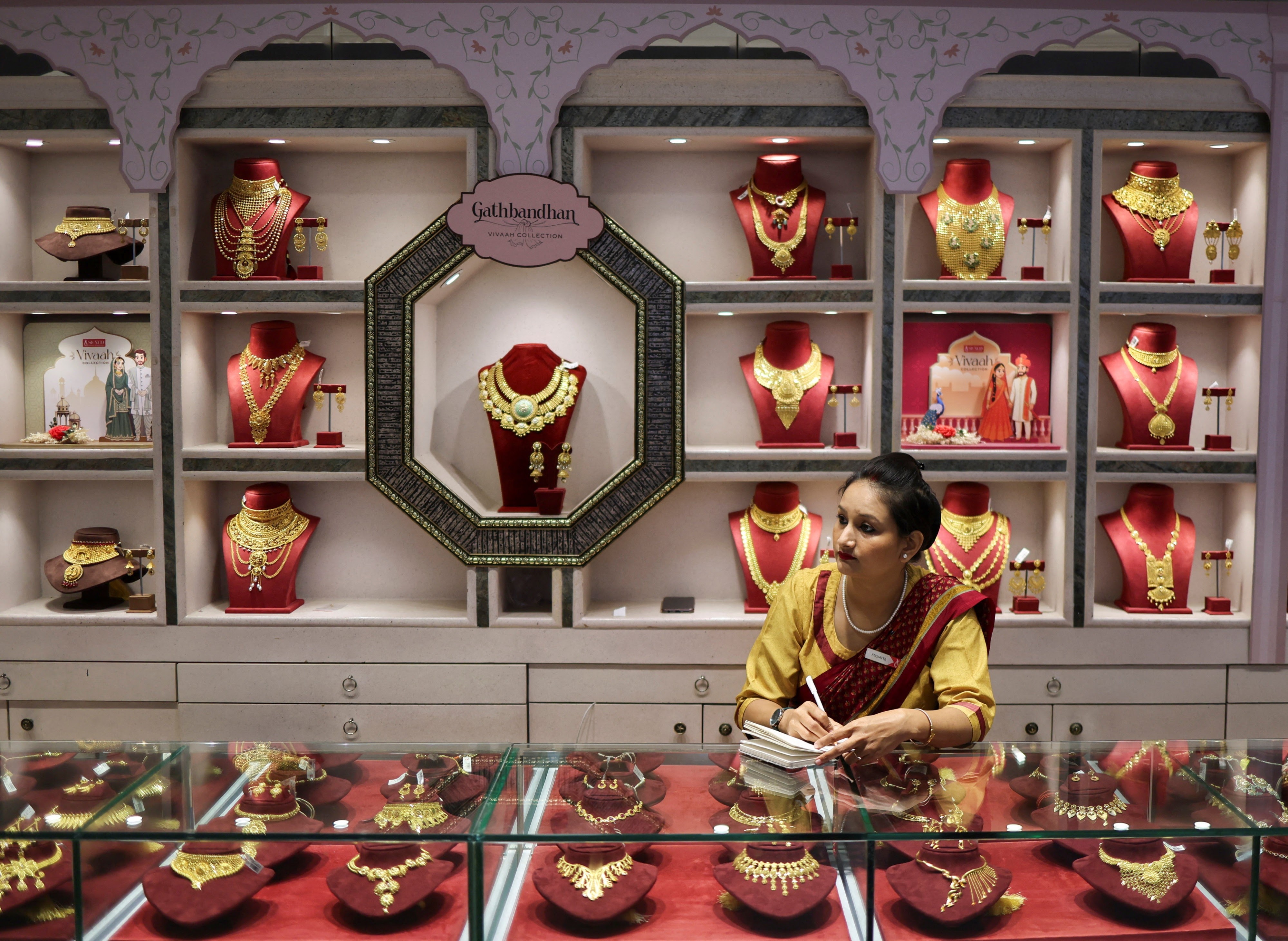 Senco Gold Reports June-Qtr Revenue of 30.56 Billion Rupees