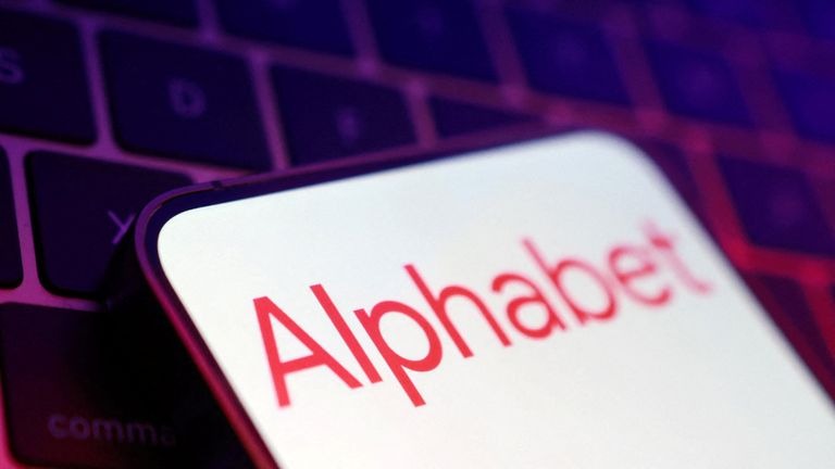 Berkshire’s Game Plan Unfolds with $4.9 Billion Alphabet Stake and Apple Reduction