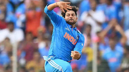 Kuldeep’s Double-Strike Rocks Pakistan at 200/7!