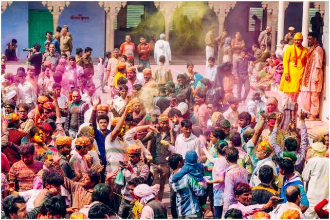 From Mosque to Mandir: UP's Holi Bash Proves Love Comes in All Colors