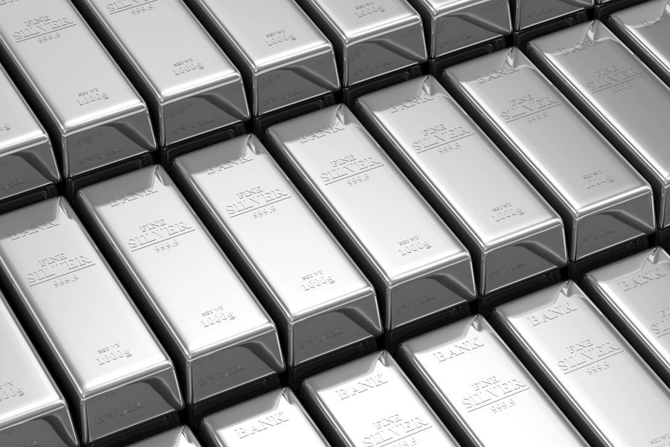 Silver Dips as Risk Appetite Rises: XAG/USD Hovers Below $33.00