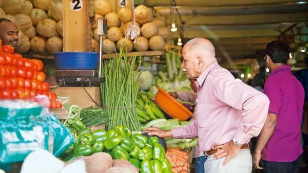 Vegetable Prices Soar: Economic Survey 2024-25 Highlights Impact of Uneven Monsoon on Consumer Costs!