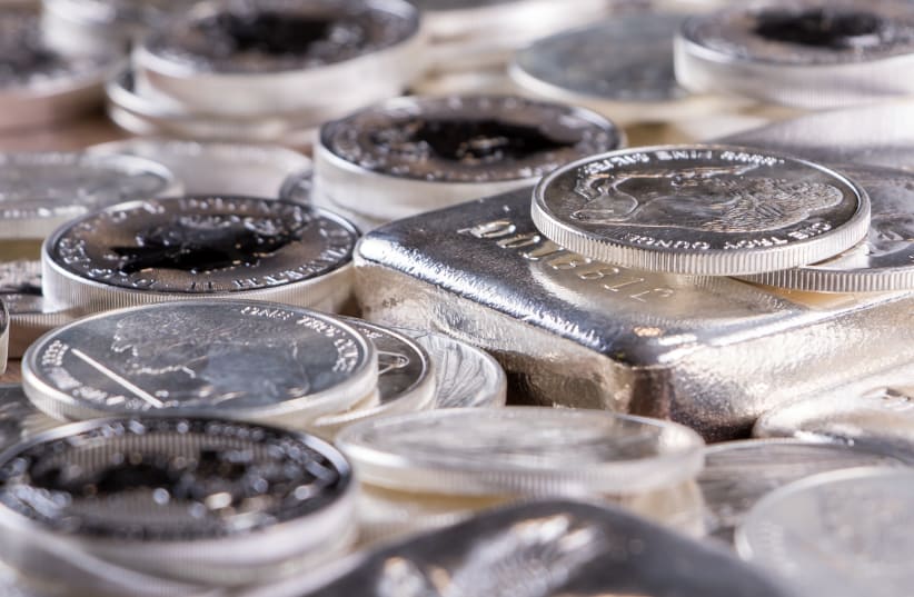 Silver Surges to $32 as Middle East Tensions Fuel Safe-Haven Demand