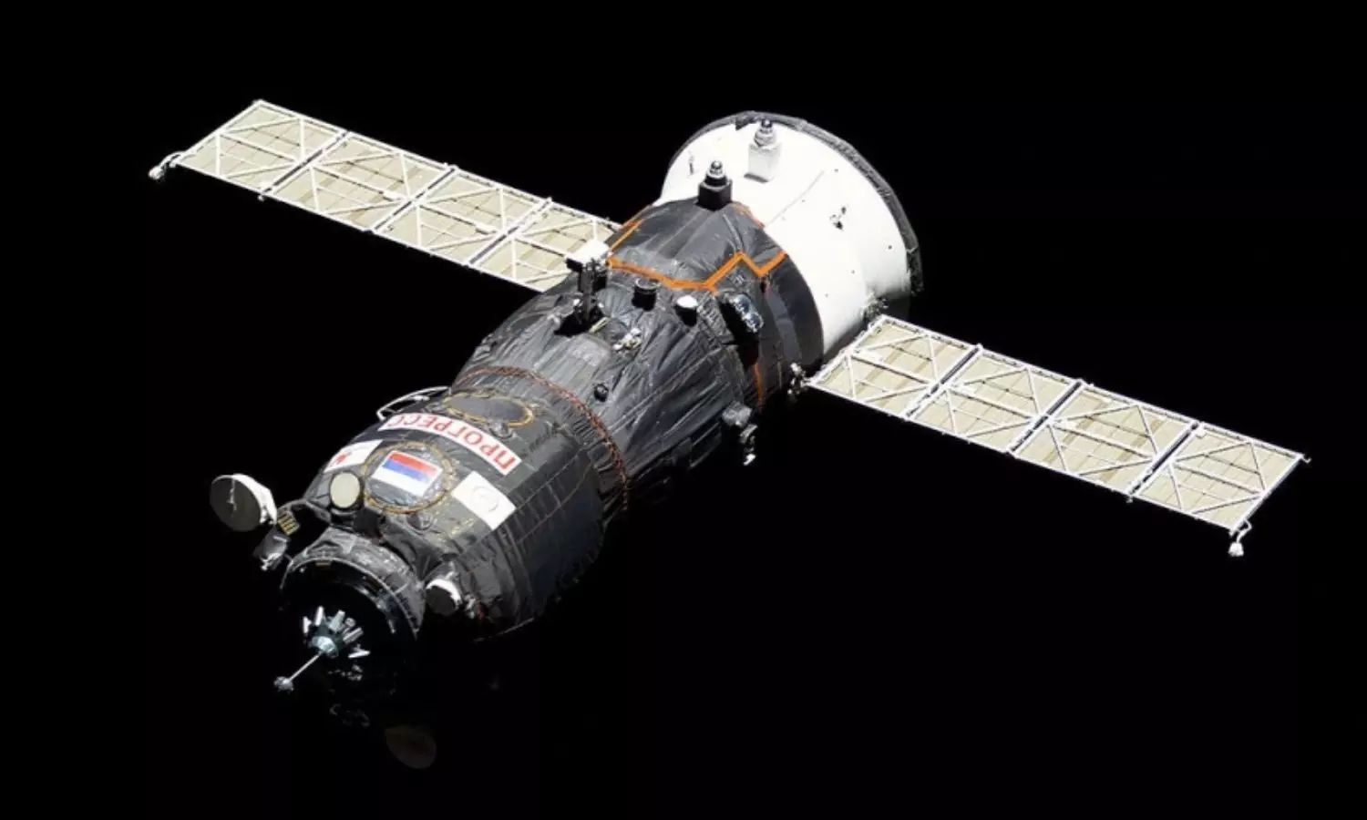 Space Spectacle Over Delhi: Resident Captures Dazzling ISS Flyby as India Watches Astronaut Shukla Orbit Above