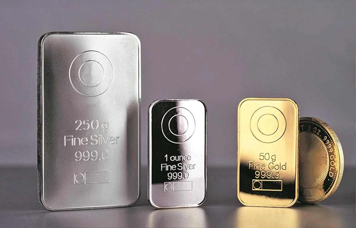 Silver Soars to Record High, Gold Gains on Fed Rate Cut Bets