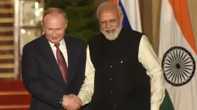 Putin and Modi Reaffirm Strong Bilateral Ties, Russian President Accepts Invitation to Visit India