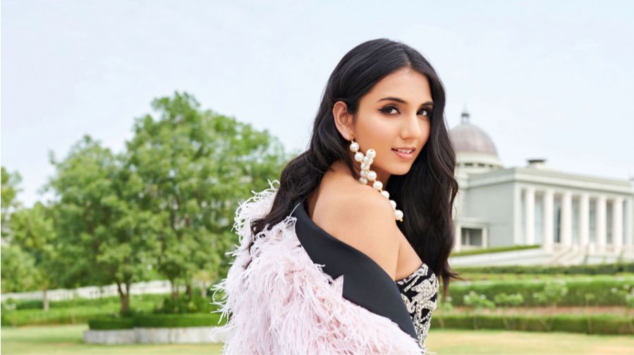 WOW STORY OF THE DAY: She Started India's First Fashion E-Commerce Portal at 18 and Took Indian Sarees to Cannes and Milan