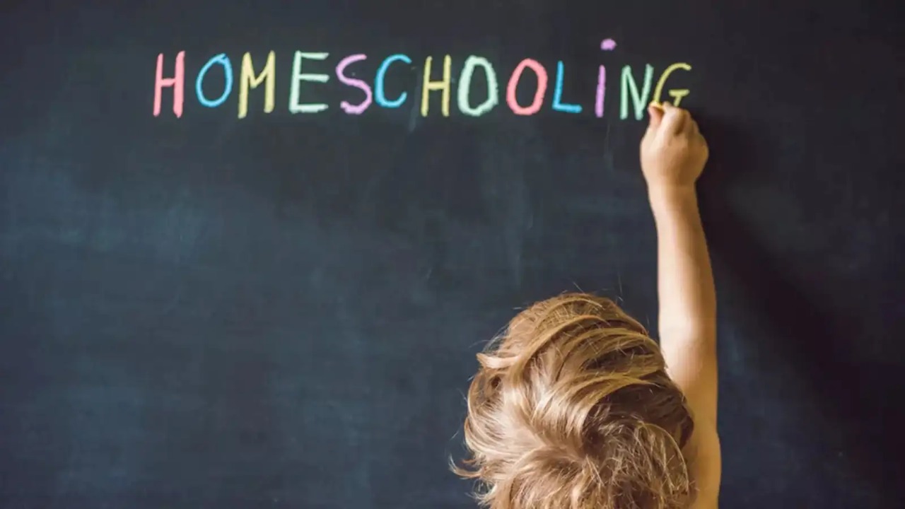 Kolkata Parents Embrace Homeschooling, Deem Traditional Education "Waste of Time"