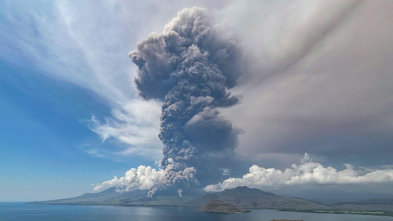 Ash in the Air, Chaos on the Ground: Bali Flights Disrupted After Volcano Eruption