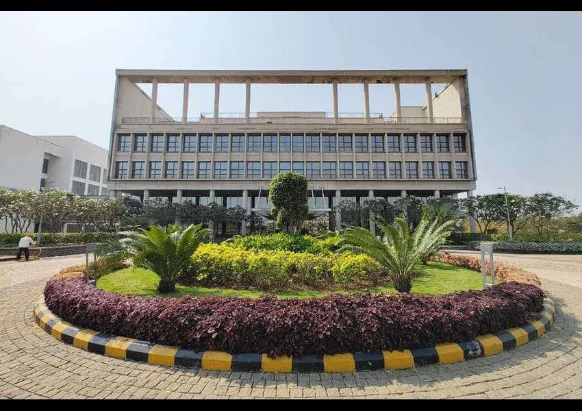 Boardrooms Go Wild: IIM Raipur and XLRI Redefine Leadership with Nature-Inspired Course